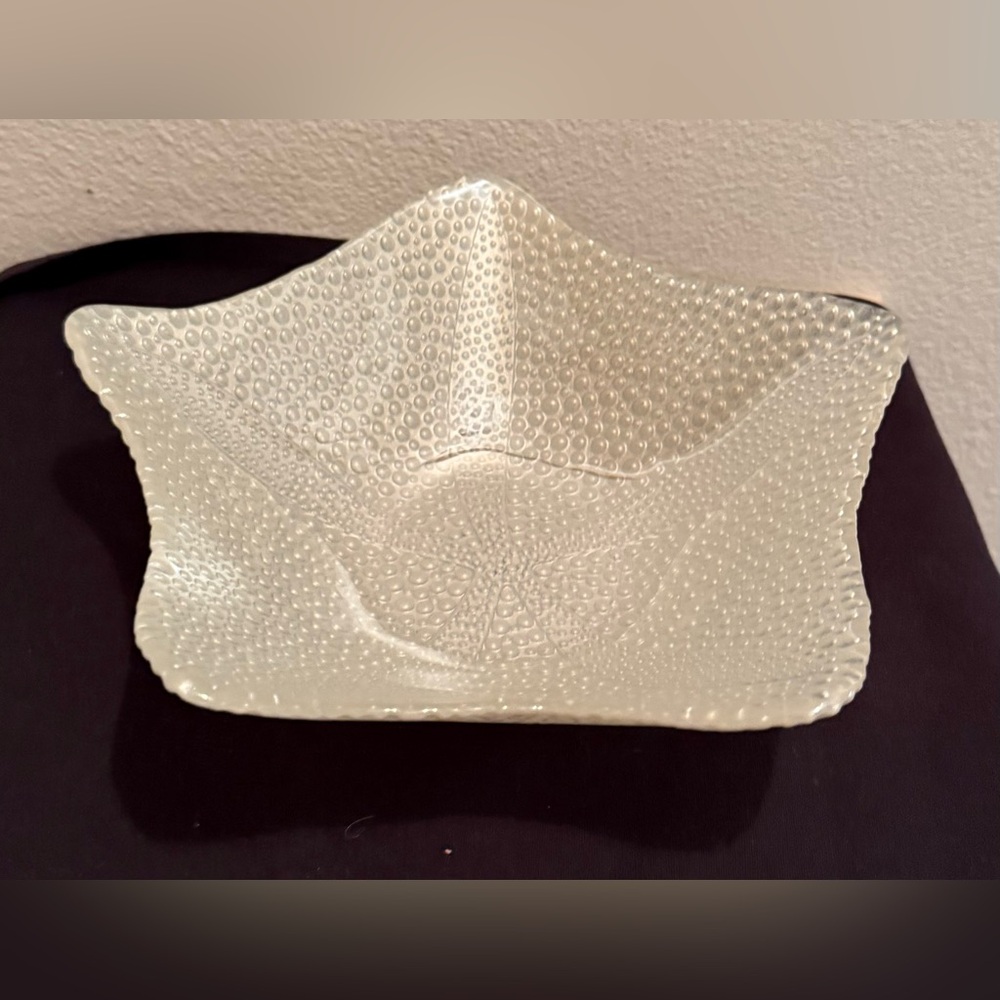 Akcam Turkey pearlescent 8” starfish bowl. - Picture 5 of 15